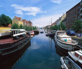 Exploe Copenhagen canals on your cycling holiday